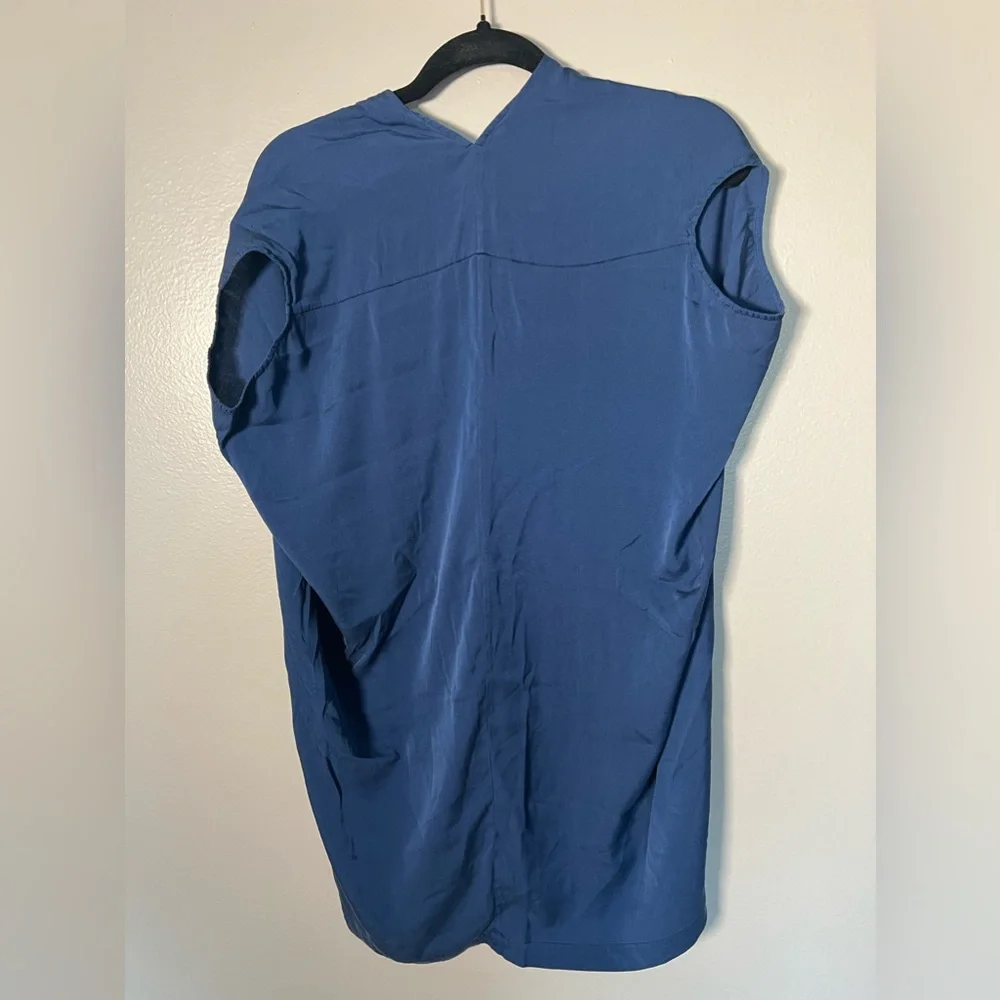 Vince Silk Blue Women Top- Small‎ - Picture 2 of 6